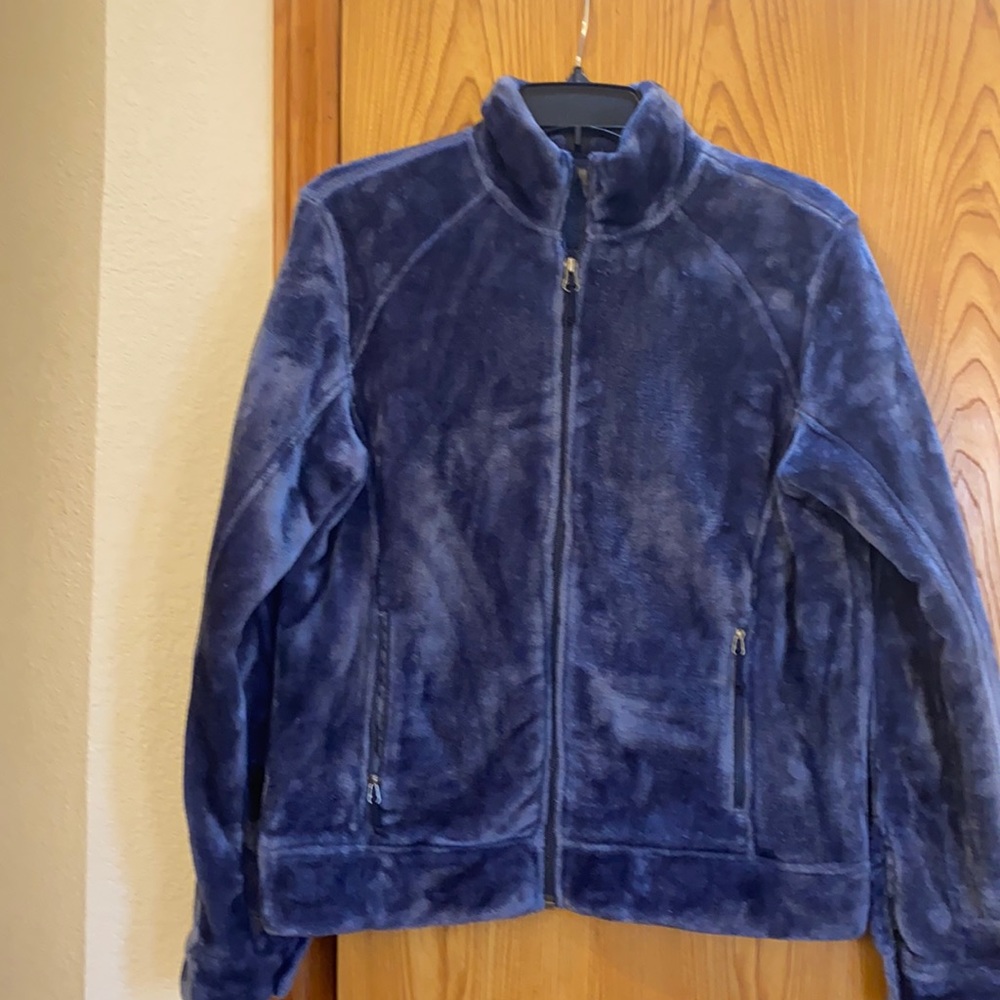 White Sierra ladies Medium EUC full zipper fluffy soft jacket